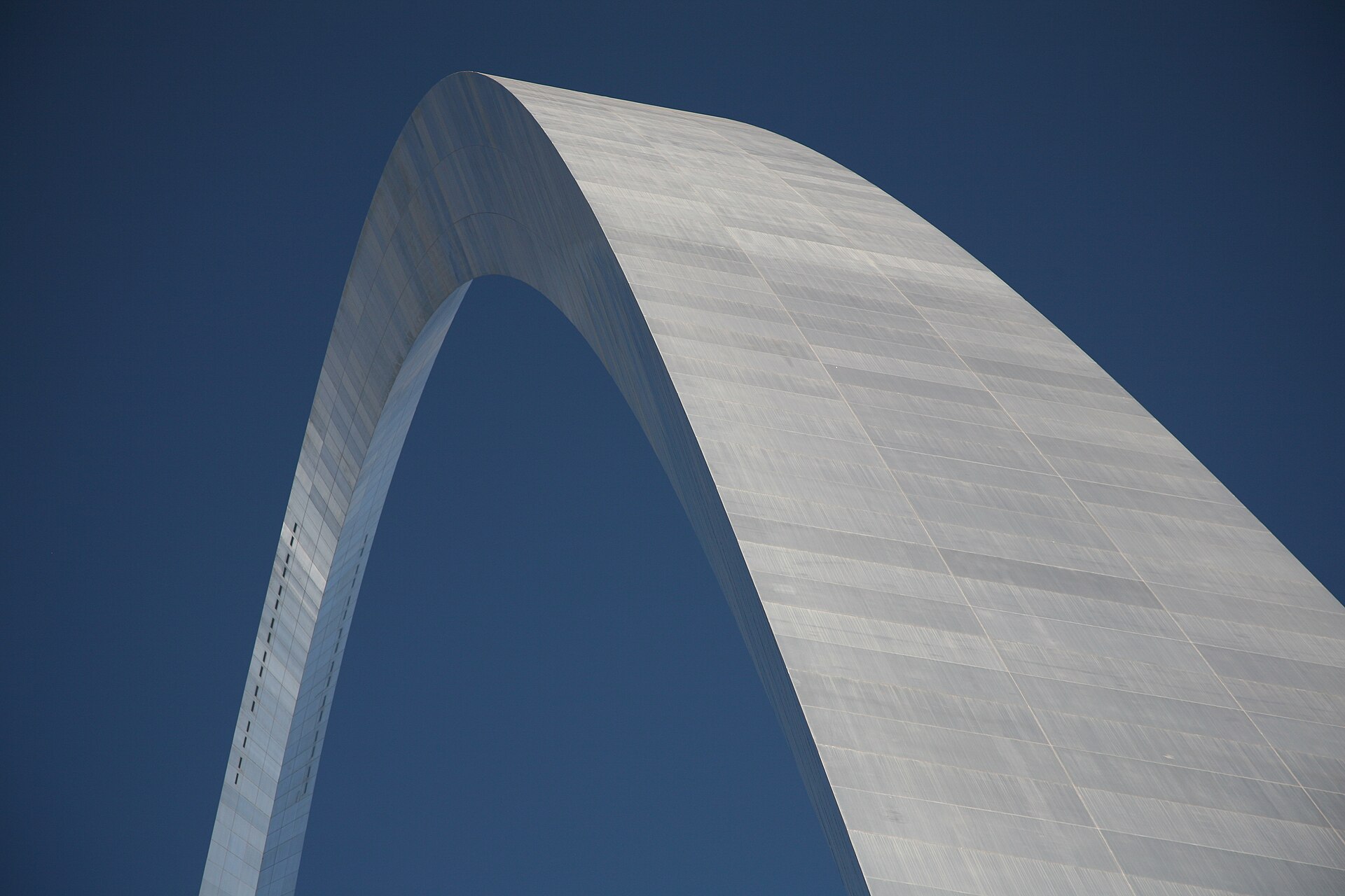 Asbestos Exposure at the Gateway Arch: What St. Louis Construction Workers and Their Families Need to Know