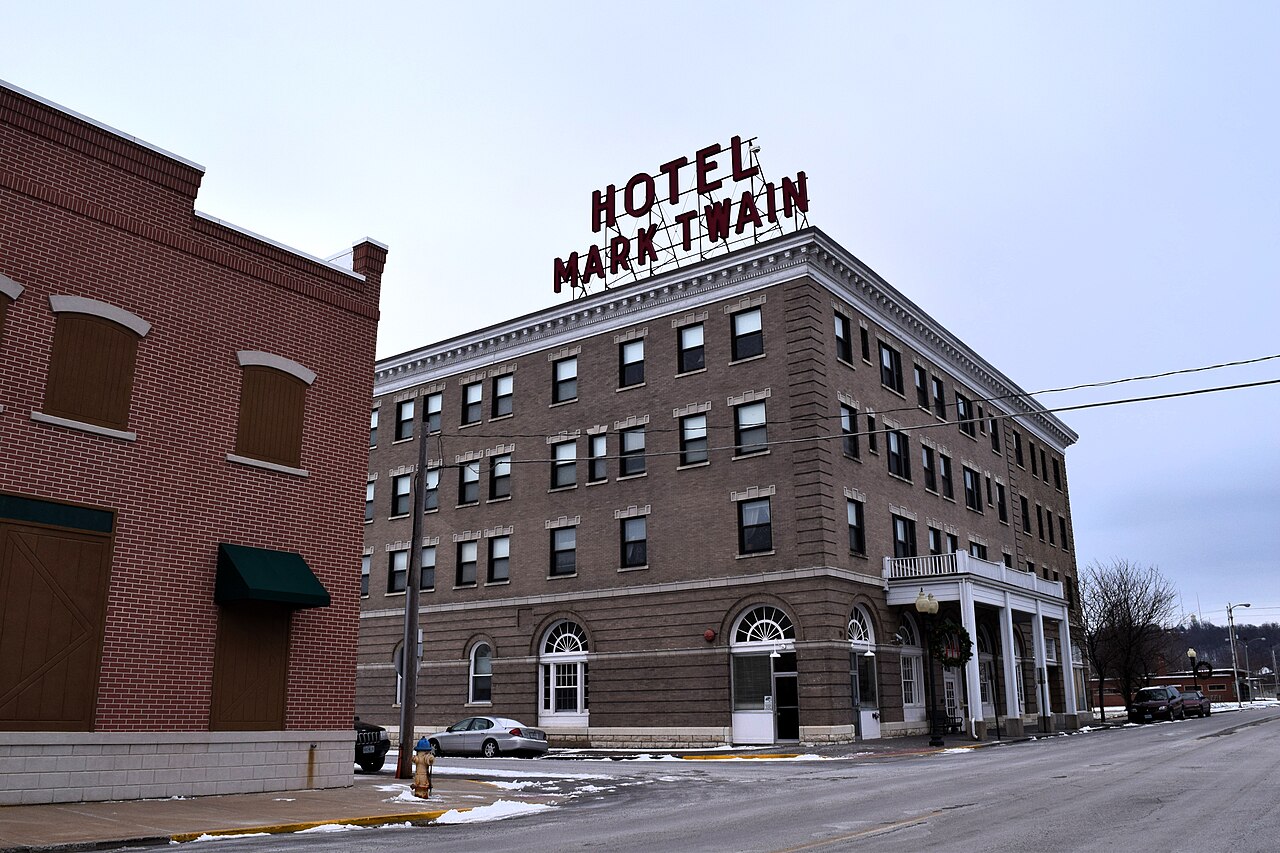 Asbestos Exposure at the Mark Twain Hotel in Hannibal, Missouri: What Workers, Families, and Former Employees Need to Know